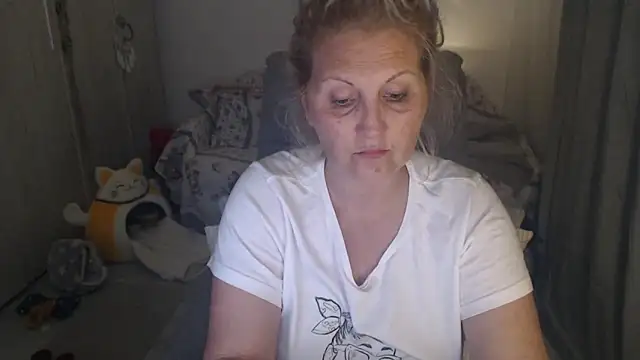 Divineblond online show from April 28, 2026, 7:07 pm