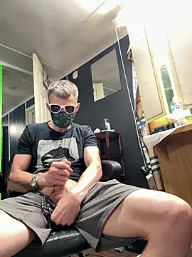 bwcloverboy2 online show from July 12, 2026, 5:14 pm