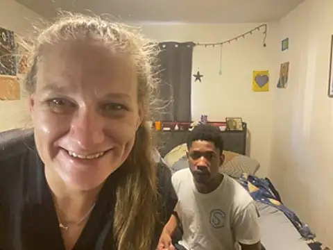 milfandyoungin online show from May 10, 2026, 11:28 pm