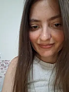 Snapshot of Alba2331 chatting on May 15, 2026, 11:41 am Alba2331 online show from May 15, 2026, 11:41 am