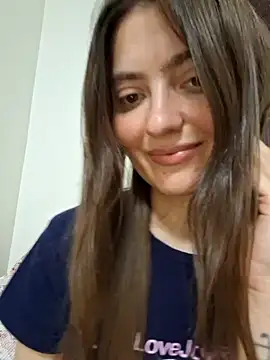 Snapshot of Alba2331 chatting on April 23, 2026, 5:47 pm Alba2331 online show from April 23, 2026, 5:47 pm