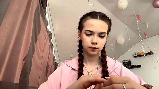 Snapshot of JoellaGrode chatting on May 2, 2026, 5:18 pm JoellaGrode online show from May 2, 2026, 5:18 pm