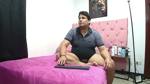 Xtream LoversXXX online show from June 4, 2026, 9:19 pm