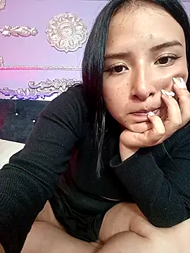 Snapshot of EmmyCastillo chatting on April 28, 2026, 2:27 am EmmyCastillo online show from April 28, 2026, 2:27 am