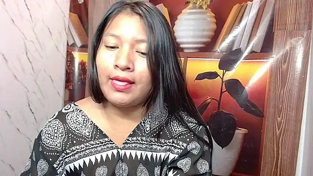 Snapshot of Sol_vannesa chatting on May 17, 2026, 5:18 am Sol vannesa online show from May 17, 2026, 5:18 am