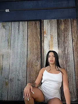 EmmaExoticaXXX online show from June 4, 2026, 9:08 pm