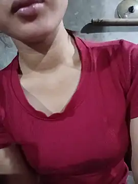 Snapshot of Rosie_LoveUU chatting on May 9, 2026, 10:35 pm Rosie LoveUU online show from May 9, 2026, 10:35 pm