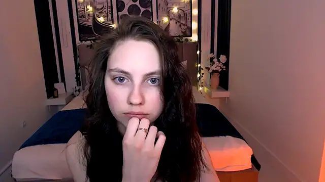 AliceWells online show from April 29, 2026, 6:06 am