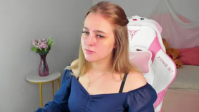 EllaBells online show from June 11, 2026, 5:04 am