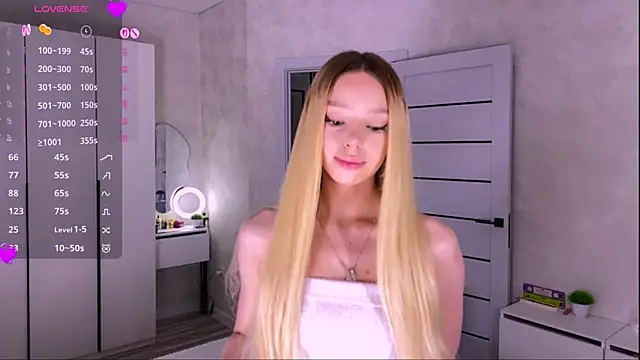 Mooniesiesita online show from July 11, 2026, 8:42 pm