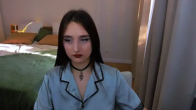 JulietteMonli online show from June 14, 2026, 2:29 pm