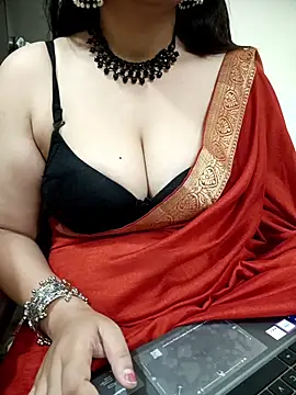 Snapshot of Aayaat__ chatting on June 20, 2026, 6:18 am Aayaat online show from June 20, 2026, 6:18 am