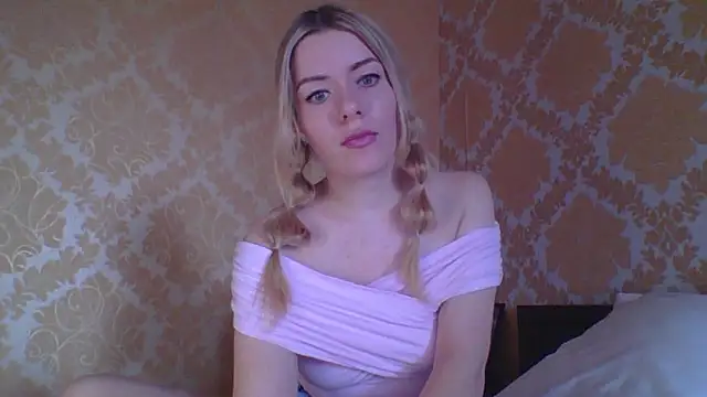 Snapshot of Softy_Aura_ chatting on May 14, 2026, 11:40 am Softy Aura online show from May 14, 2026, 11:40 am