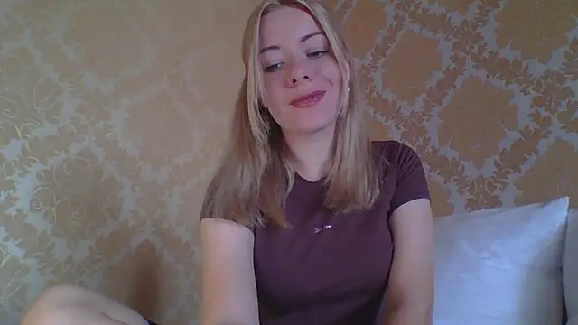 Snapshot of Softy_Aura_ chatting on July 16, 2026, 11:07 am Softy Aura online show from July 16, 2026, 11:07 am
