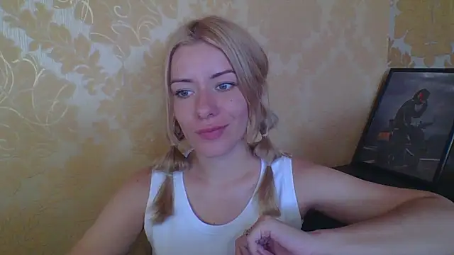 Snapshot of Softy_Aura_ chatting on July 14, 2026, 1:39 pm Softy Aura online show from July 14, 2026, 1:39 pm