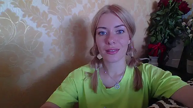 Snapshot of Softy_Aura_ chatting on July 7, 2026, 1:14 pm Softy Aura online show from July 7, 2026, 1:14 pm