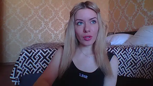 Snapshot of Softy_Aura_ chatting on May 5, 2026, 9:34 am Softy Aura online show from May 5, 2026, 9:34 am