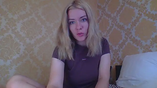 Snapshot of Softy_Aura_ chatting on July 15, 2026, 4:25 pm Softy Aura online show from July 15, 2026, 4:25 pm
