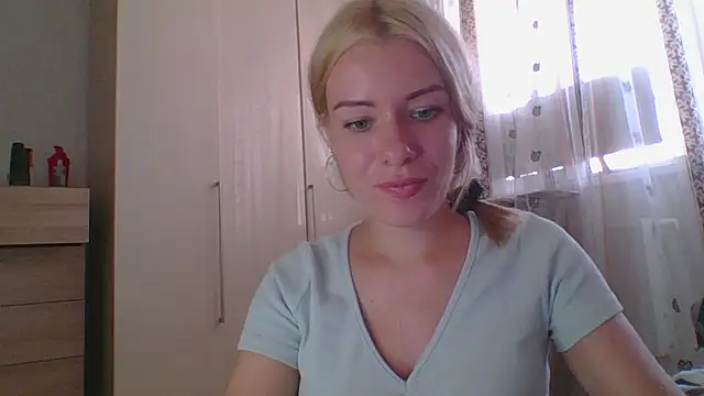 Snapshot of Softy_Aura_ chatting on August 4, 2026, 2:10 pm Softy Aura online show from August 4, 2026, 2:10 pm