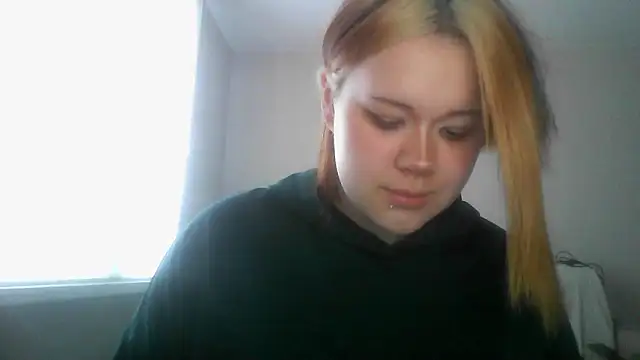 Amanda Mia  online show from June 5, 2026, 5:23 am