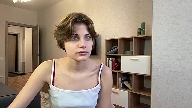 LinaFlamie online show from June 8, 2026, 10:16 am