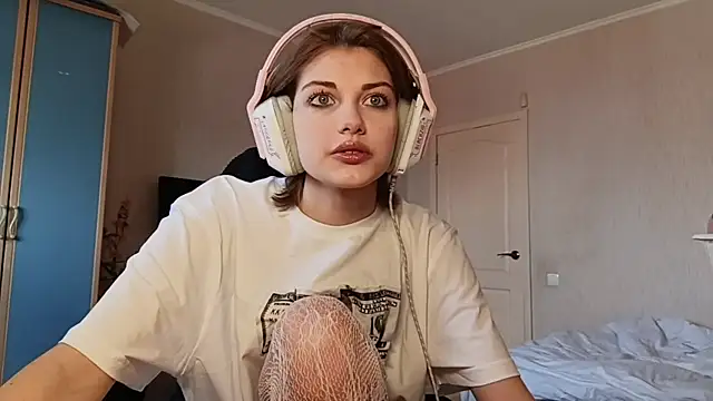 LinaFlamie online show from April 25, 2026, 10:29 am