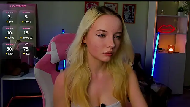 Snapshot of _CloudNine_ chatting on July 6, 2026, 2:07 am CloudNine online show from July 6, 2026, 2:07 am