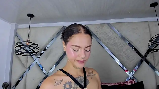 Caroline420  online show from July 6, 2026, 2:35 pm