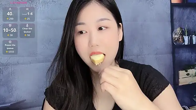 F-Yuwei online show from April 30, 2026, 12:45 pm