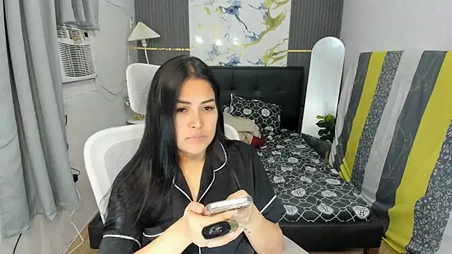 Snapshot of MissAndersonHoly chatting on April 27, 2026, 10:35 am MissAndersonHoly online show from April 27, 2026, 10:35 am