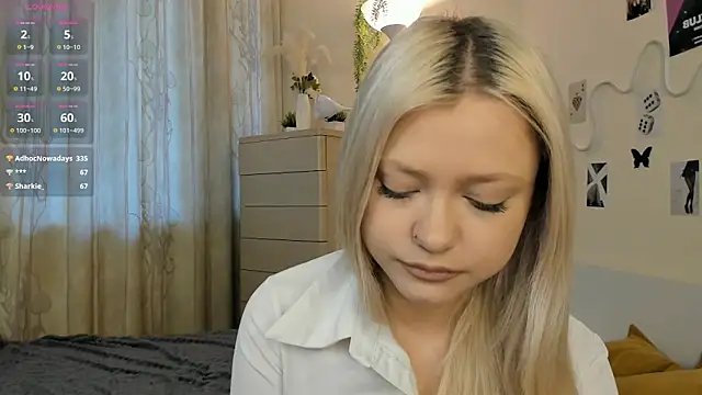 Snapshot of MidnightPoise chatting on May 15, 2026, 4:54 am MidnightPoise online show from May 15, 2026, 4:54 am