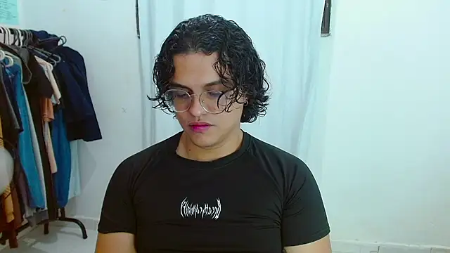 Snapshot of Diane_exotic chatting on August 2, 2026, 1:04 am Diane exotic online show from August 2, 2026, 1:04 am