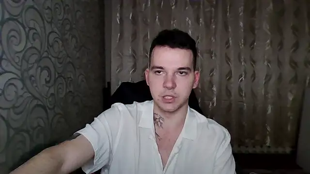 gwinbladee online show from April 28, 2026, 3:49 pm