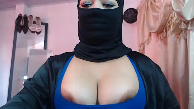 Snapshot of nadia__abaud chatting on July 17, 2026, 9:45 pm nadia abaud online show from July 17, 2026, 9:45 pm