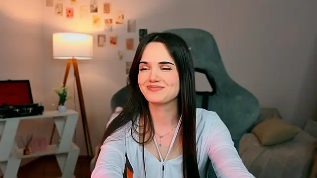 serenenov online show from April 25, 2026, 7:11 pm