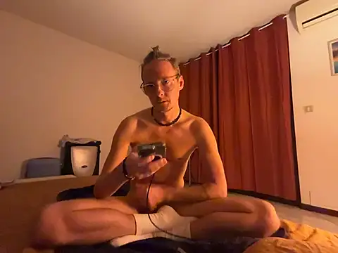 Snapshot of BlondieVelvet chatting on July 7, 2026, 7:23 am BlondieVelvet online show from July 7, 2026, 7:23 am