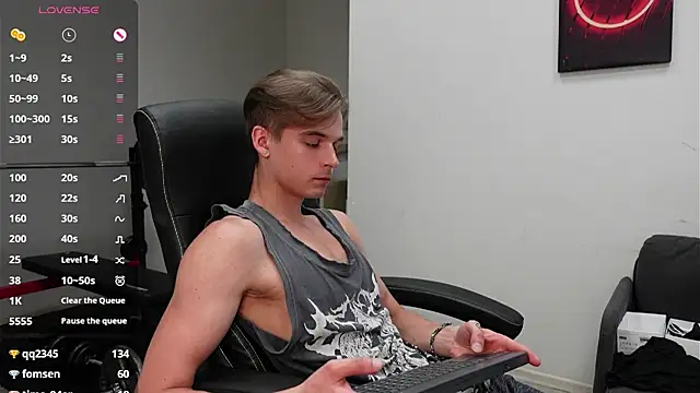 Snapshot of David_Heath chatting on August 3, 2026, 9:04 am David Heath online show from August 3, 2026, 9:04 am