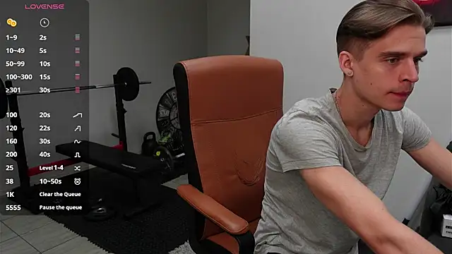 Snapshot of David_Heath chatting on July 11, 2026, 2:56 am David Heath online show from July 11, 2026, 2:56 am