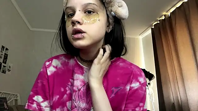 Snapshot of LouisePavlides chatting on June 7, 2026, 1:05 pm LouisePavlides online show from June 7, 2026, 1:05 pm