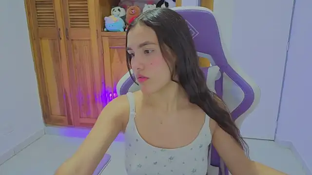 HeilyEvans online show from April 27, 2026, 6:50 pm