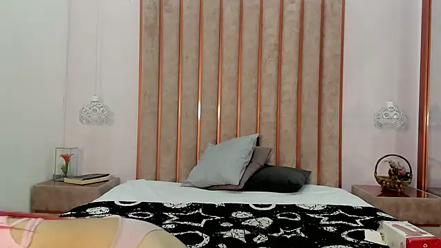 Snapshot of Lucie_Red chatting on May 28, 2026, 7:53 pm Lucie Red online show from May 28, 2026, 7:53 pm