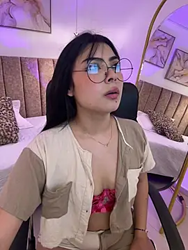 Snapshot of SofiVelvet_ chatting on May 1, 2026, 6:24 pm SofiVelvet online show from May 1, 2026, 6:24 pm