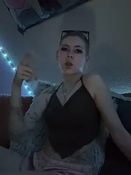 Lina-420 online show from May 30, 2026, 8:14 pm