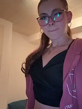 Lina-420 online show from May 15, 2026, 8:18 pm