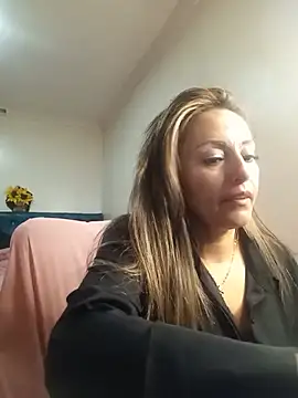 Snapshot of Angel_Nova_ chatting on May 24, 2026, 11:37 pm Angel Nova online show from May 24, 2026, 11:37 pm