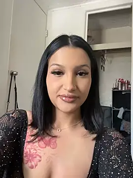 latinadollxo online show from May 10, 2026, 5:37 pm