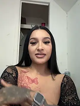 latinadollxo online show from April 28, 2026, 11:31 pm
