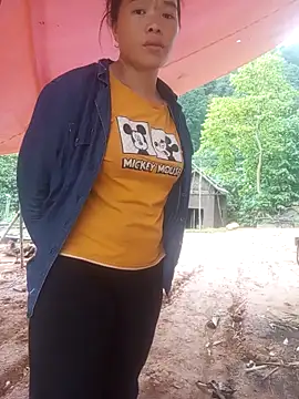 anhphi01 online show from April 27, 2026, 9:40 am