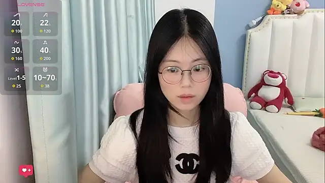 Snapshot of Luna-666 chatting on June 2, 2026, 1:55 pm Luna-666 online show from June 2, 2026, 1:55 pm