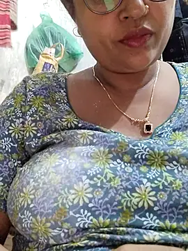 Snapshot of Gulapi_N chatting on July 14, 2026, 9:47 am Gulapi N online show from July 14, 2026, 9:47 am